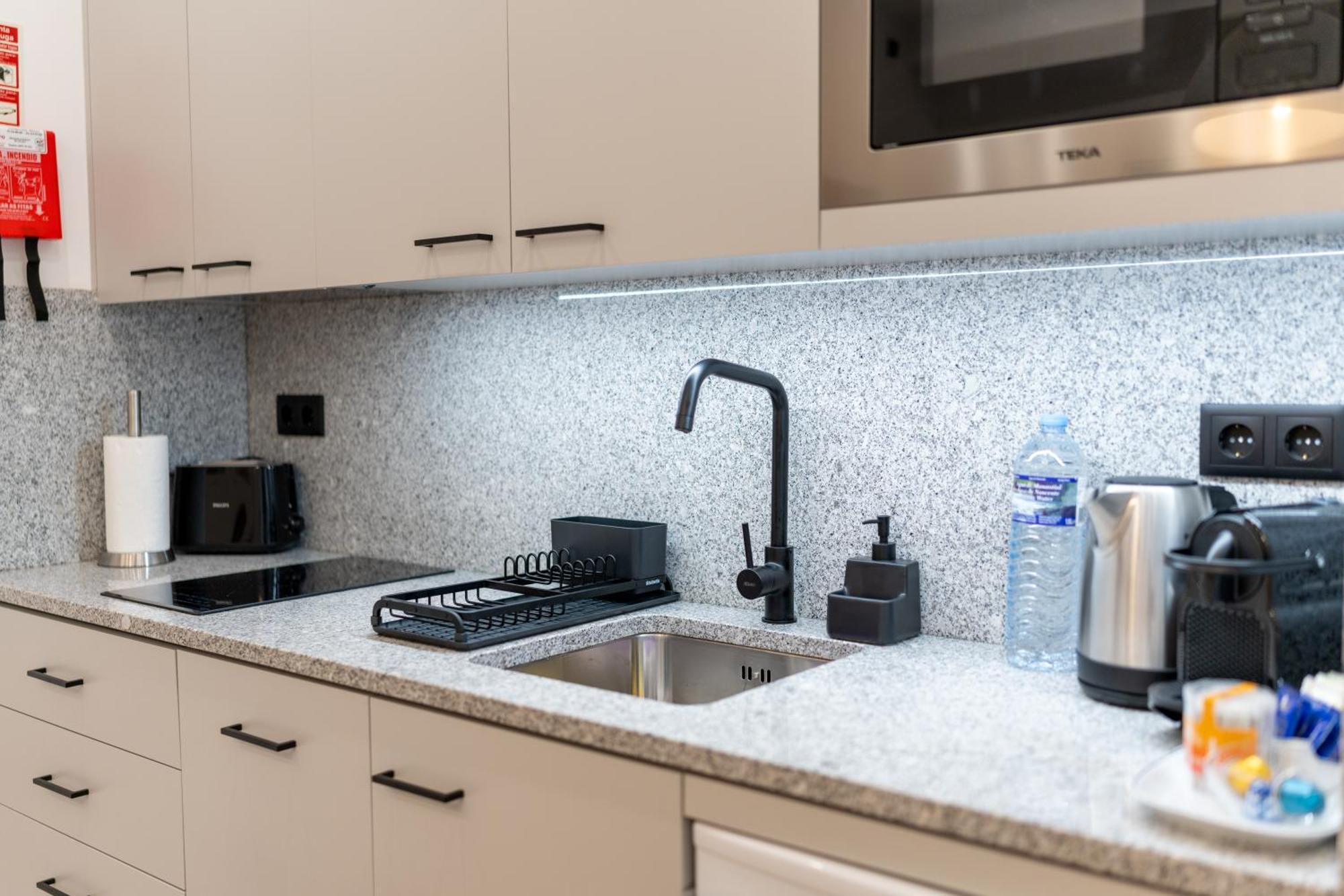 Casa Flores - 2 Bedroom, Lift, Ac, Car Parking - Extra Porto Ngoại thất bức ảnh